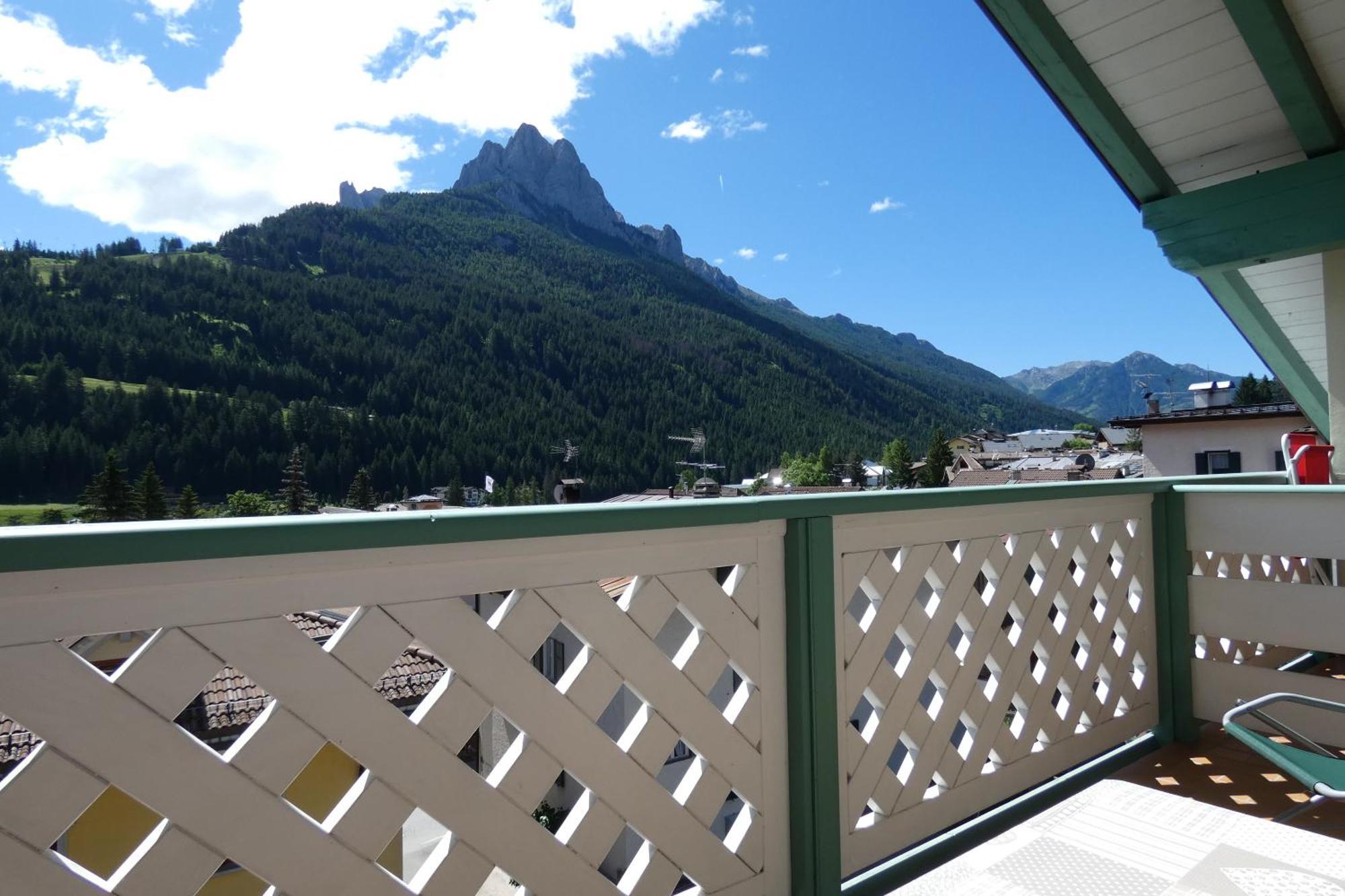 Appartamento Casa Al Mesdì Pozza di Fassa Esterno foto