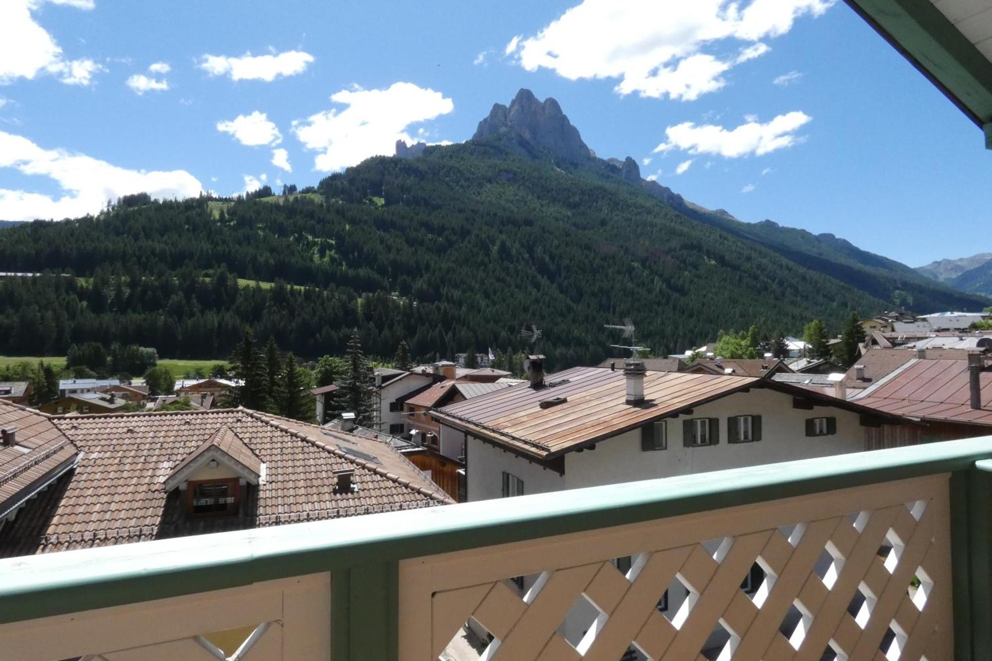 Appartamento Casa Al Mesdì Pozza di Fassa Esterno foto