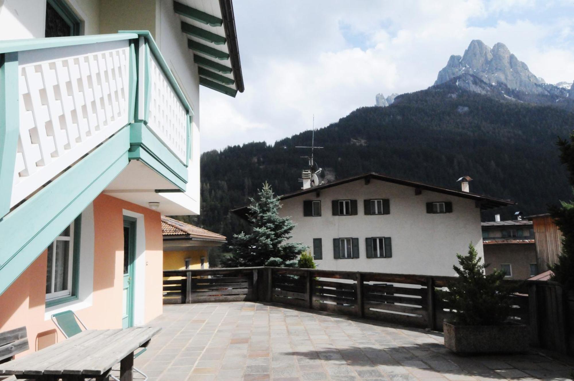 Appartamento Casa Al Mesdì Pozza di Fassa Esterno foto